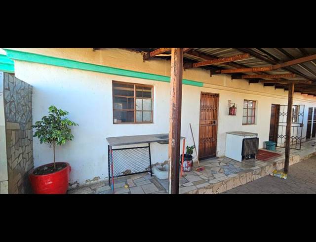 7 BEDROOM HOUSE FOR SALE IN LOTUS GARDENS